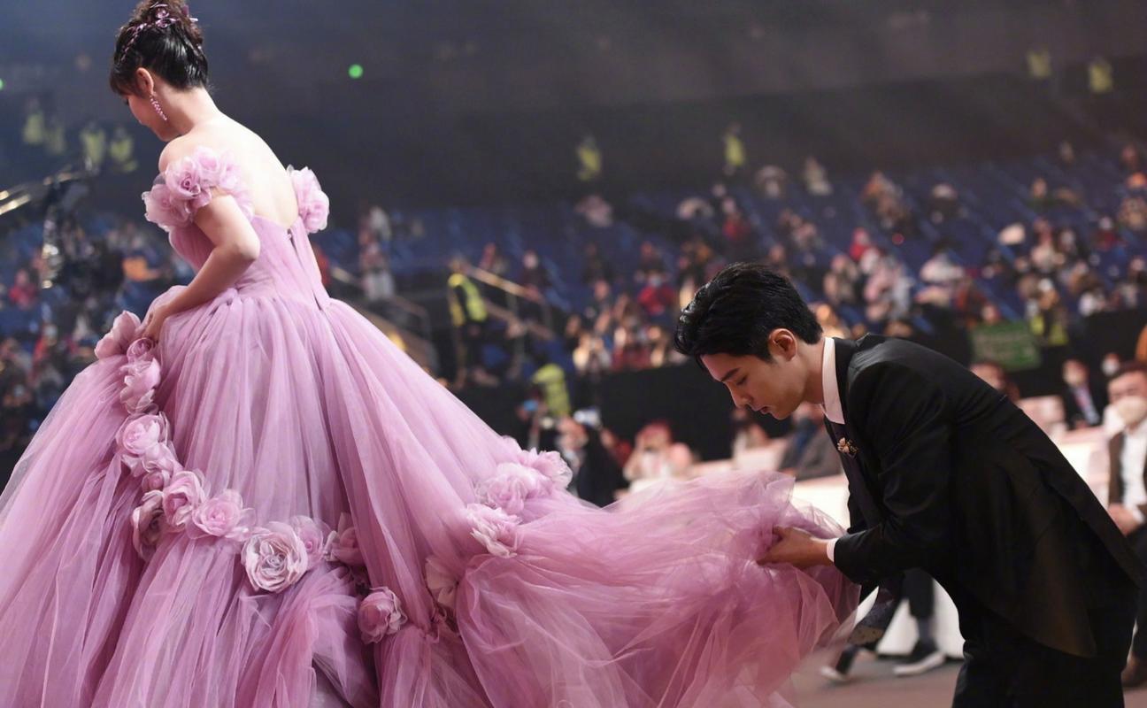 明星微博热搜榜排名榜名单_微博明星热力榜_明星微博之夜热点在哪看,