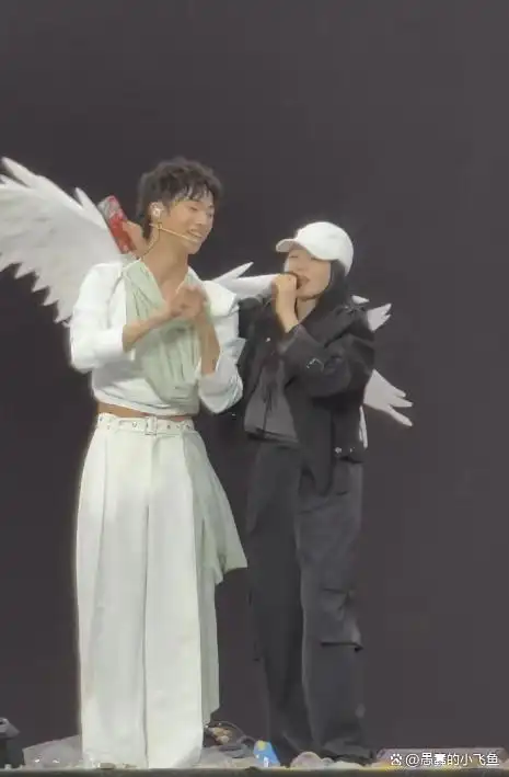 伊能静直播真实状态_女明星直播间_女明星卸妆前后对比