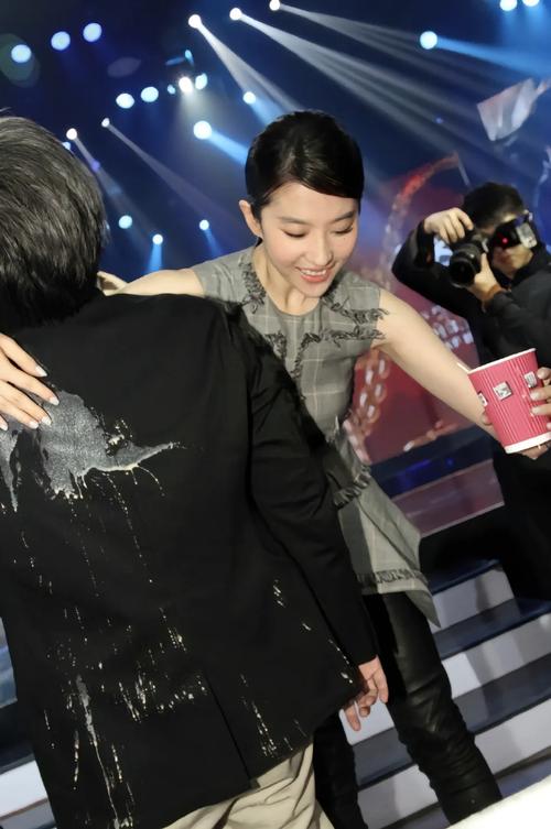 女明星最尴尬的事_明星尴尬时刻大集锦_明星尴尬场面大盘点